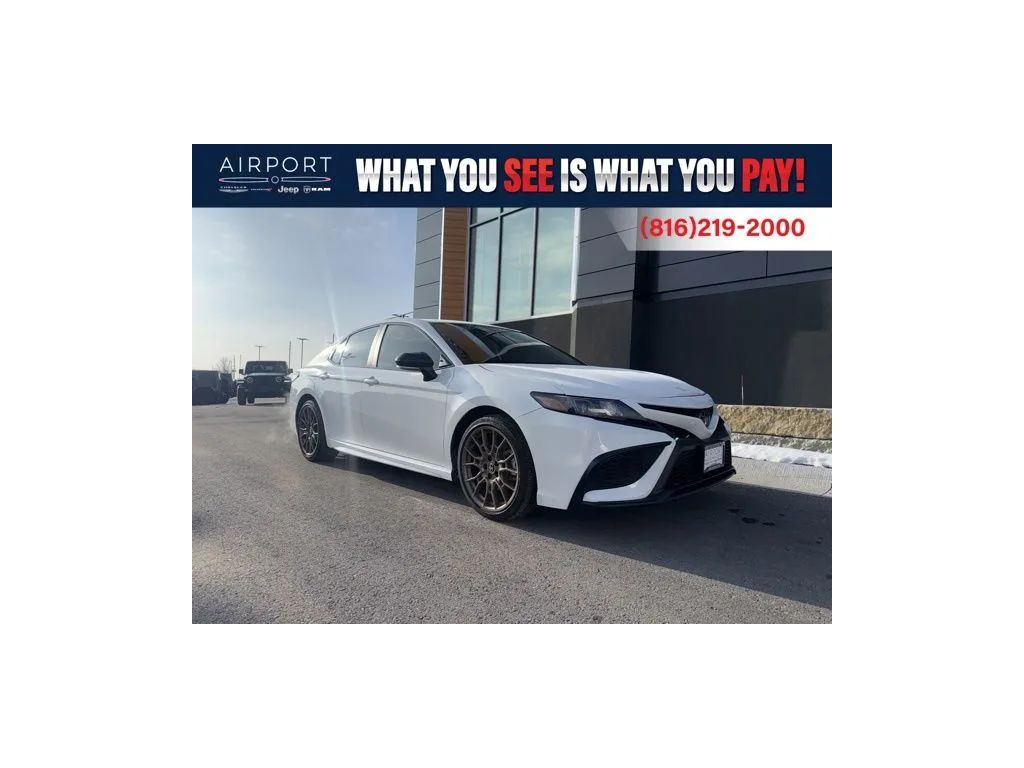 2024 Toyota Camry SE Nightshade FWD