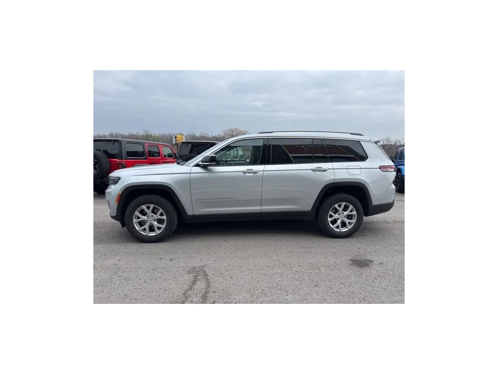 View vehicle photo 6