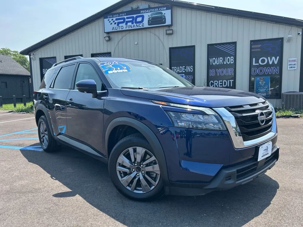 2025 NISSAN PATHFINDER SV
