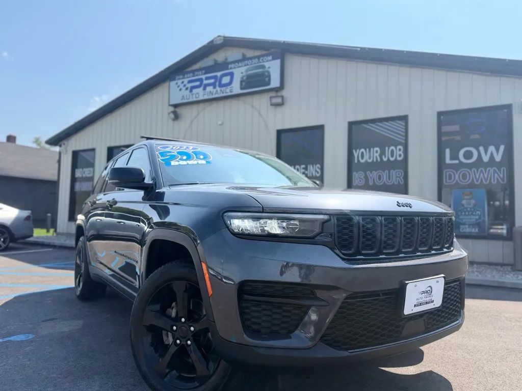 2023 JEEP GRAND CHEROKEE Laredo, Altitude