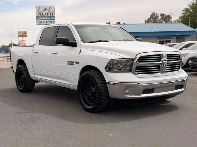 White 2017 RAM 1500 Big Horn Crew Cab RWD Pickup Truck 4X2 8-Speed Automatic