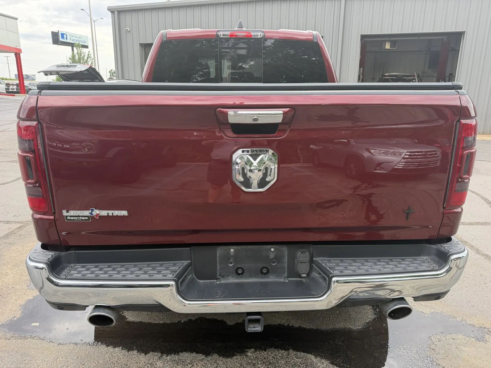 View vehicle photo 3