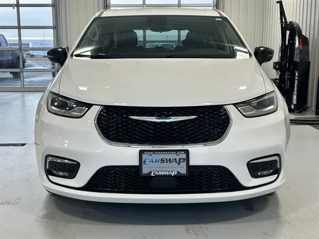 View vehicle photo 6