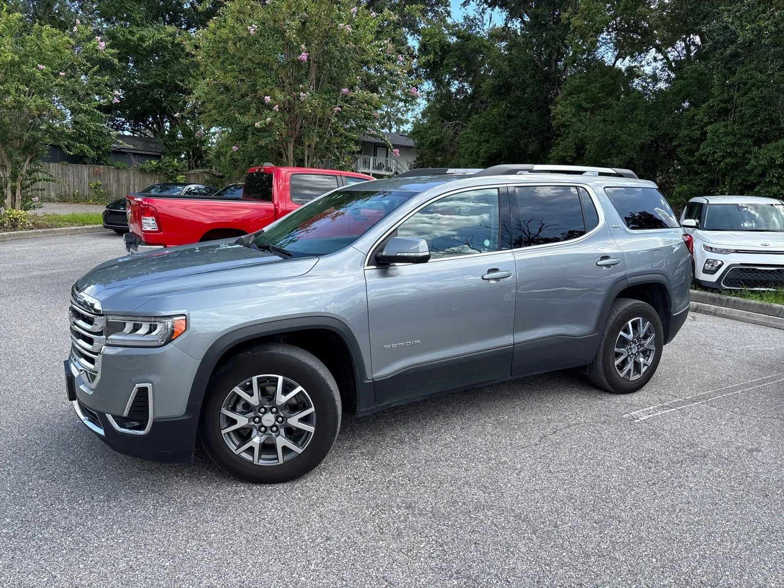 View vehicle photo 3