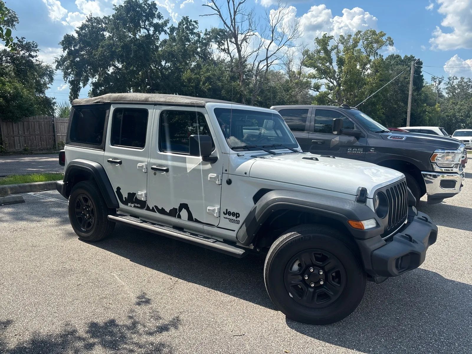 View vehicle photo 6