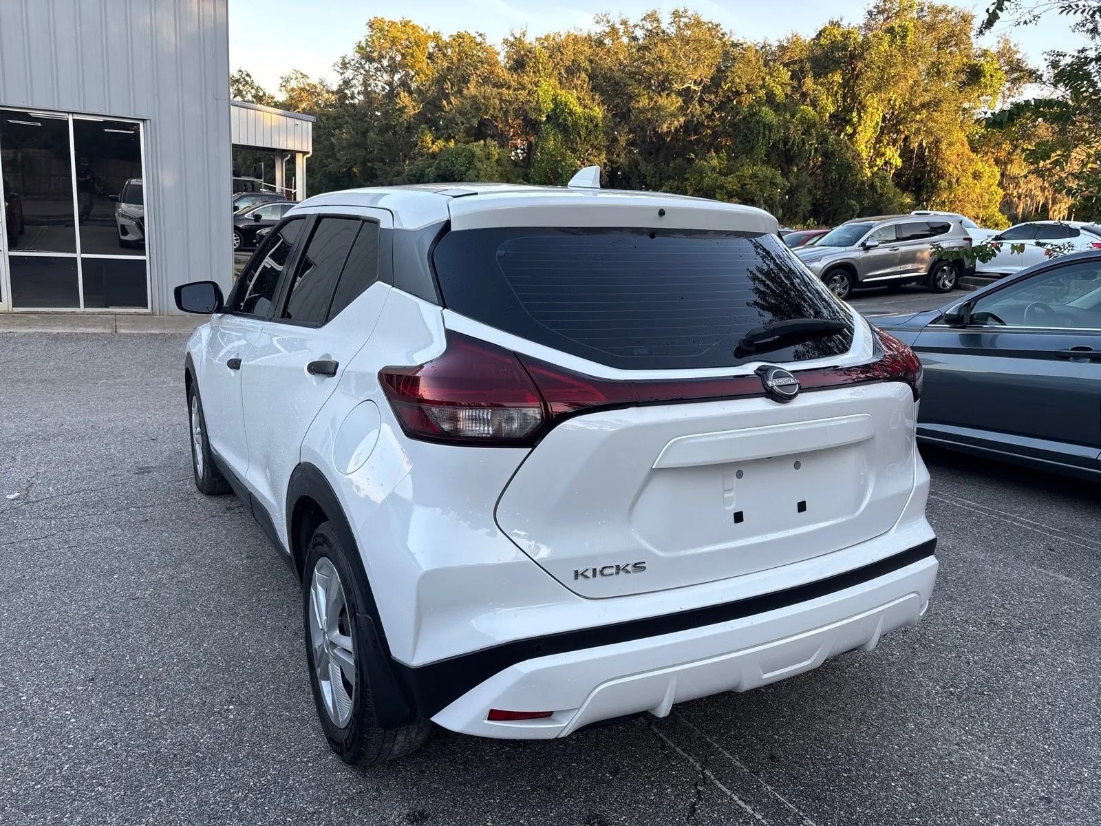 View vehicle photo 7