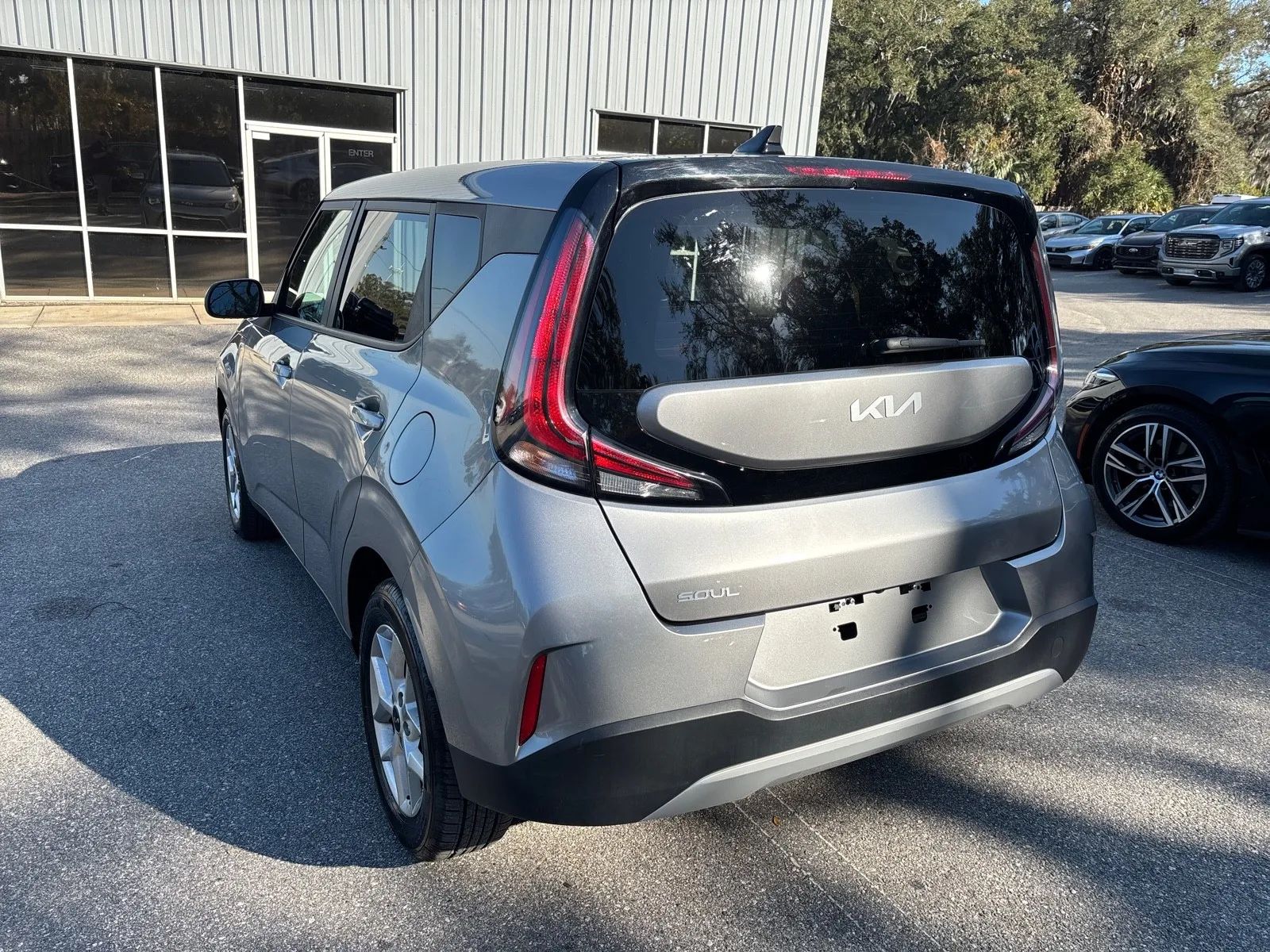 View vehicle photo 7