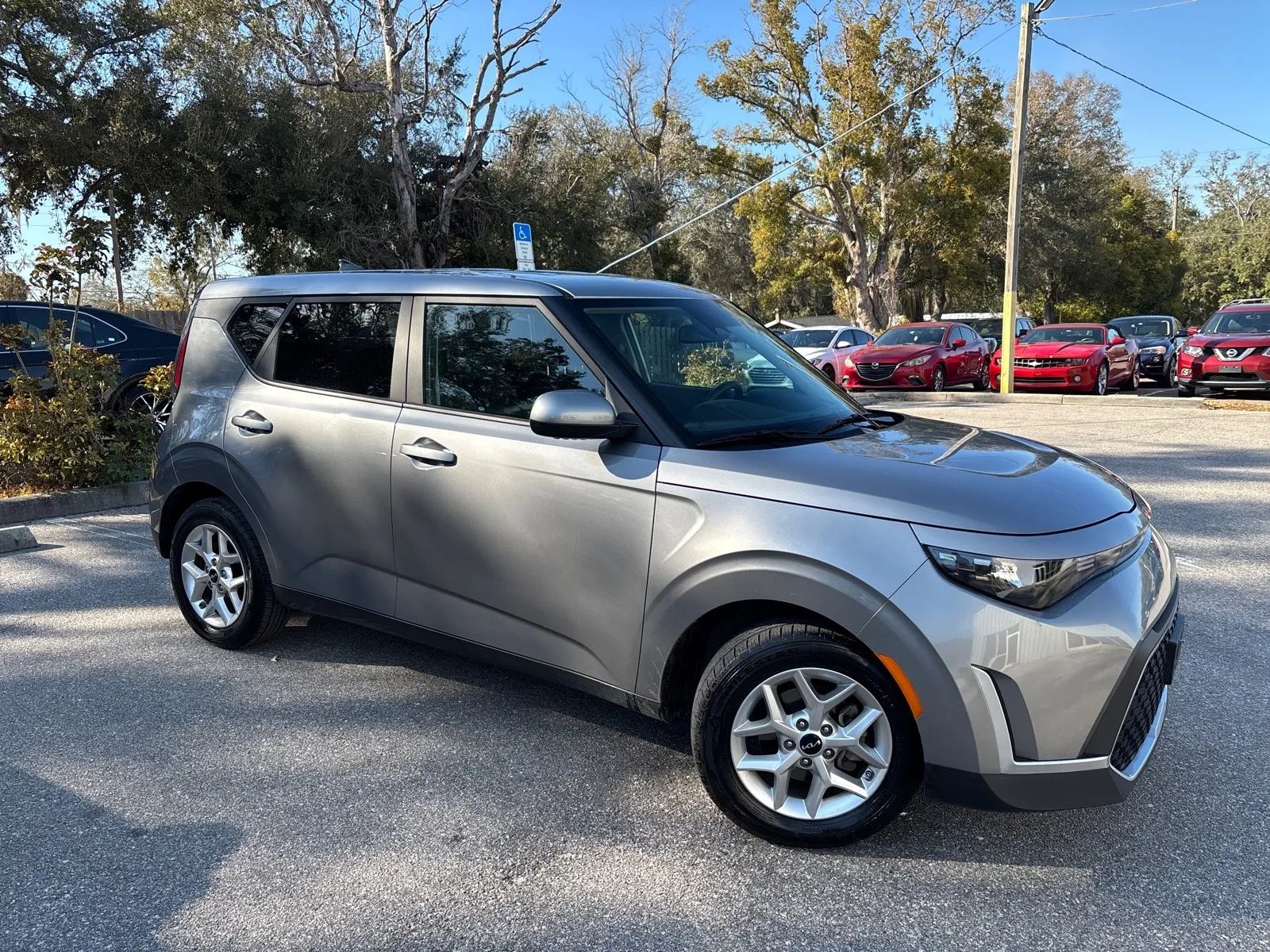 View vehicle photo 6