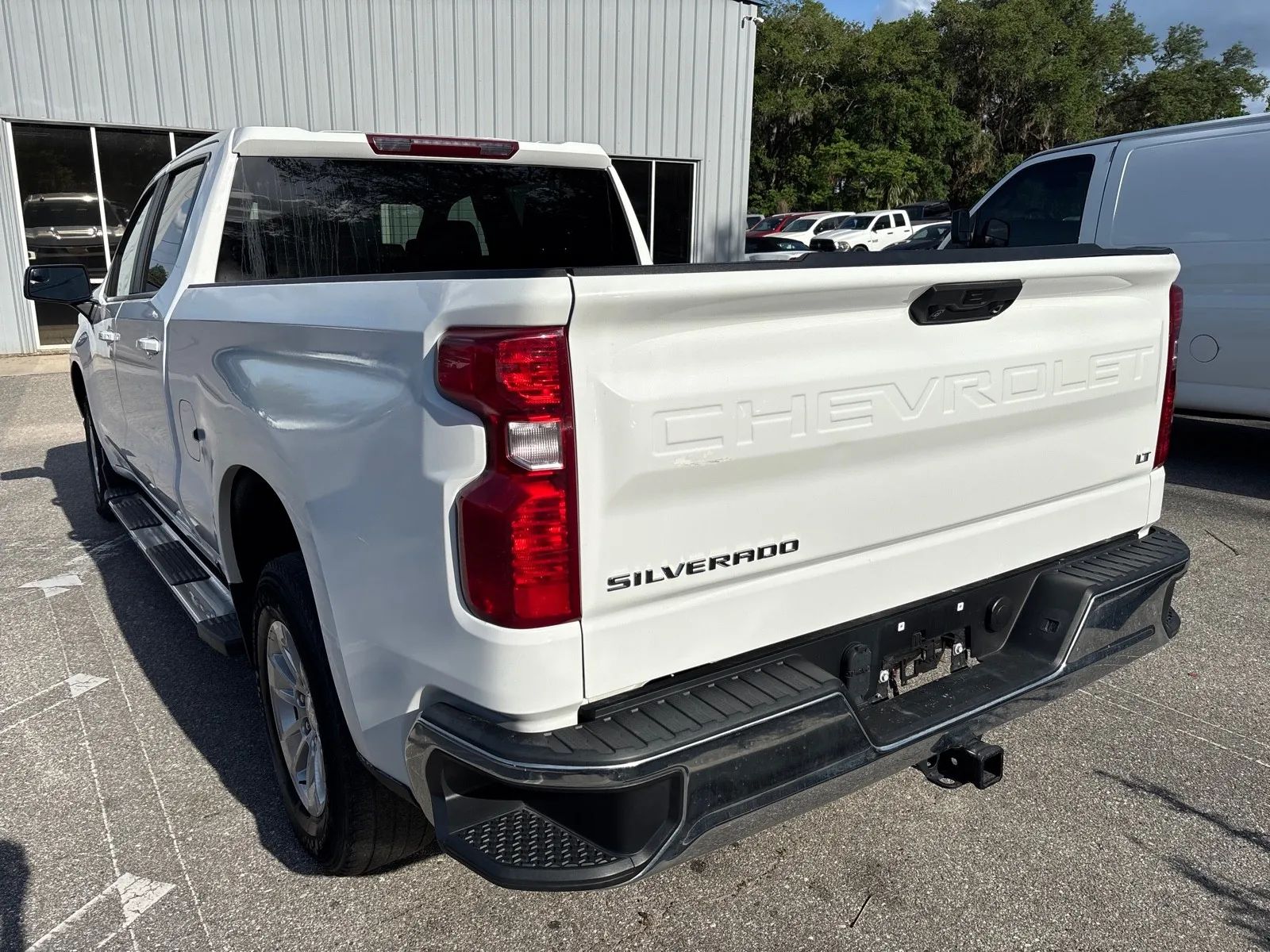 View vehicle photo 7