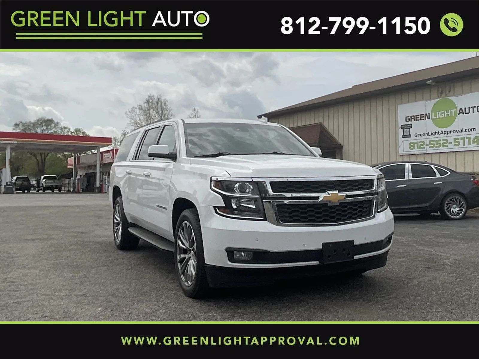 White 2019 Chevrolet Suburban 1500 LT 4WD SUV / Crossover Four-Wheel Drive Automatic