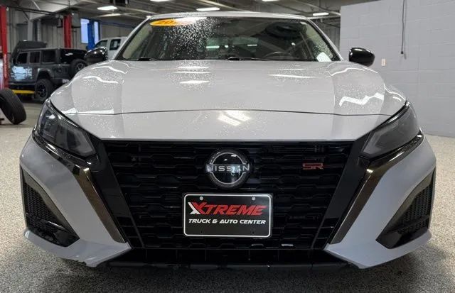 View vehicle photo 2