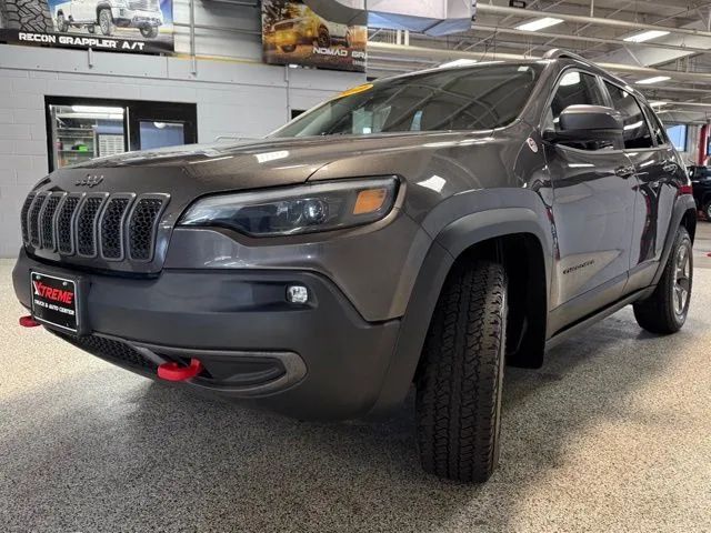 View vehicle photo 3