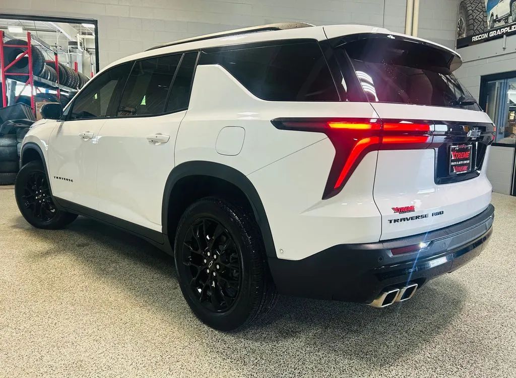 View vehicle photo 4