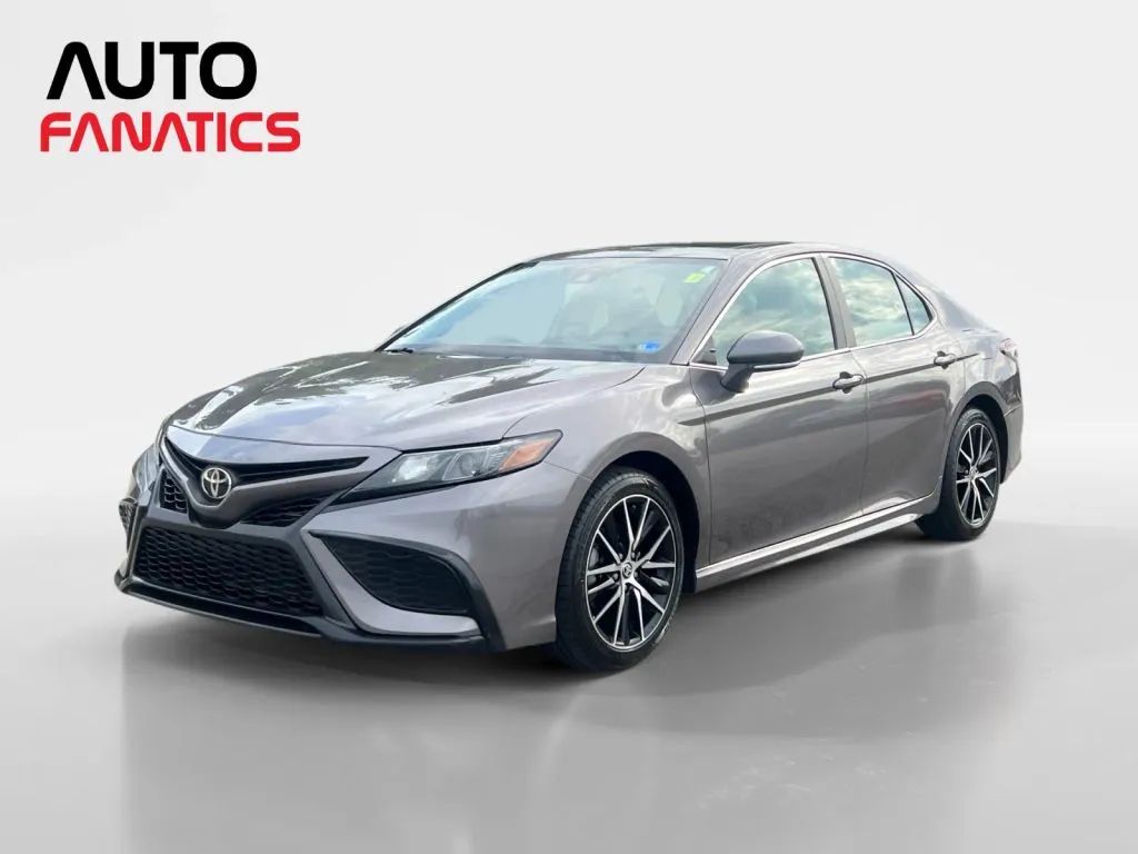2021 Toyota Camry SE + Convenient Pkg