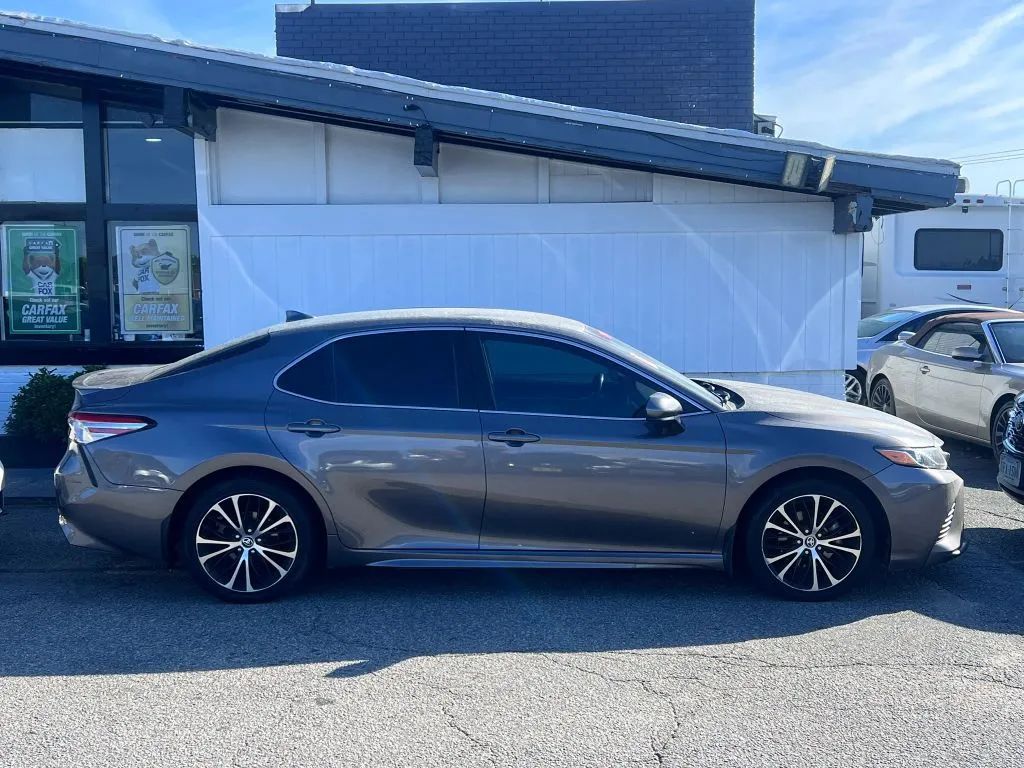 2020 Toyota Camry SE