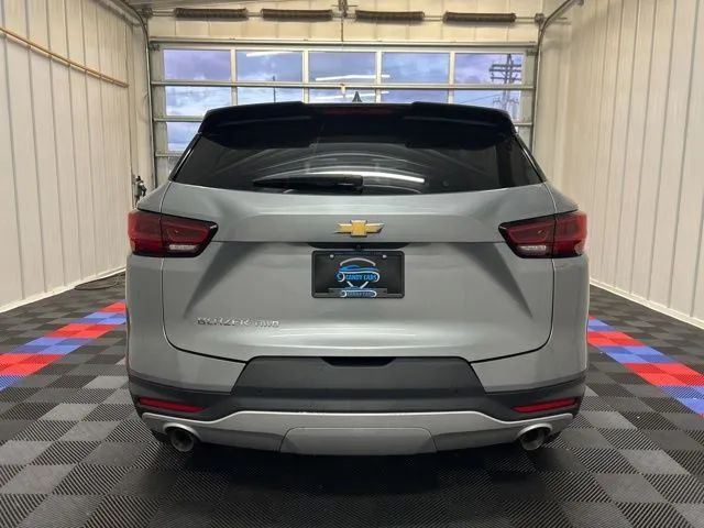 View vehicle photo 5