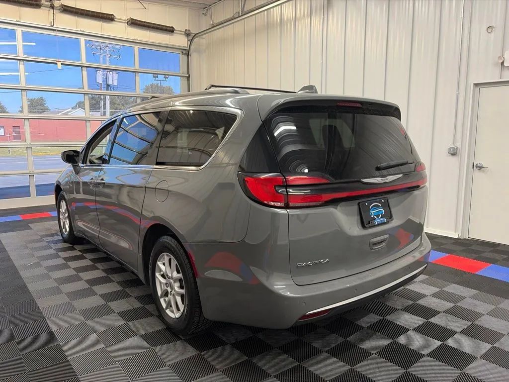 View vehicle photo 6