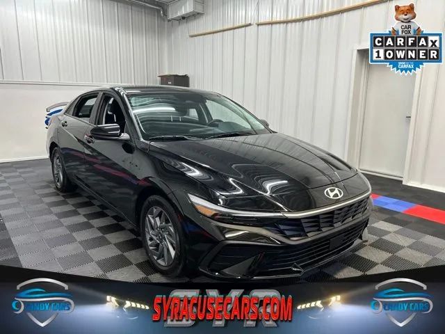 Black 2025 Hyundai Elantra Hybrid Sedan Front-Wheel Drive 6-Speed Dual Clutch