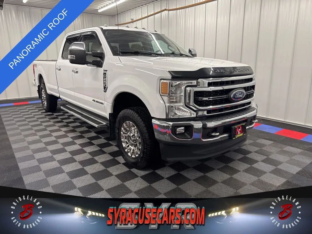 White 2022 Ford F-250 Super Duty Lariat Crew Cab 4WD Pickup Truck Four-Wheel Drive Automatic