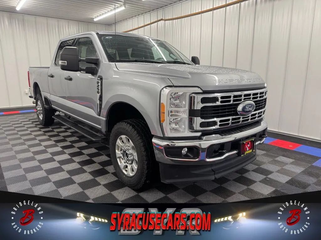Blue 2023 Ford F-250 Super Duty XLT Crew Cab 4WD Pickup Truck Four-Wheel Drive Automatic