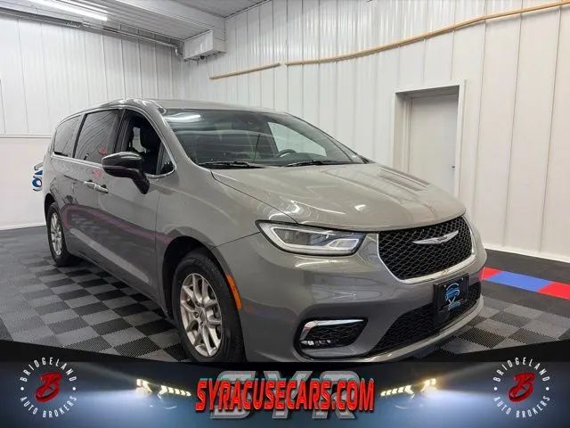 Gray 2025 Chrysler Pacifica Minivan Front-Wheel Drive 9-Speed Automatic