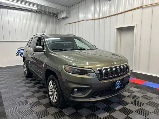 View vehicle photo 3