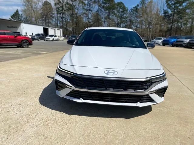 White 2025 Hyundai Elantra Hybrid Sedan Front-Wheel Drive 6-Speed Dual Clutch
