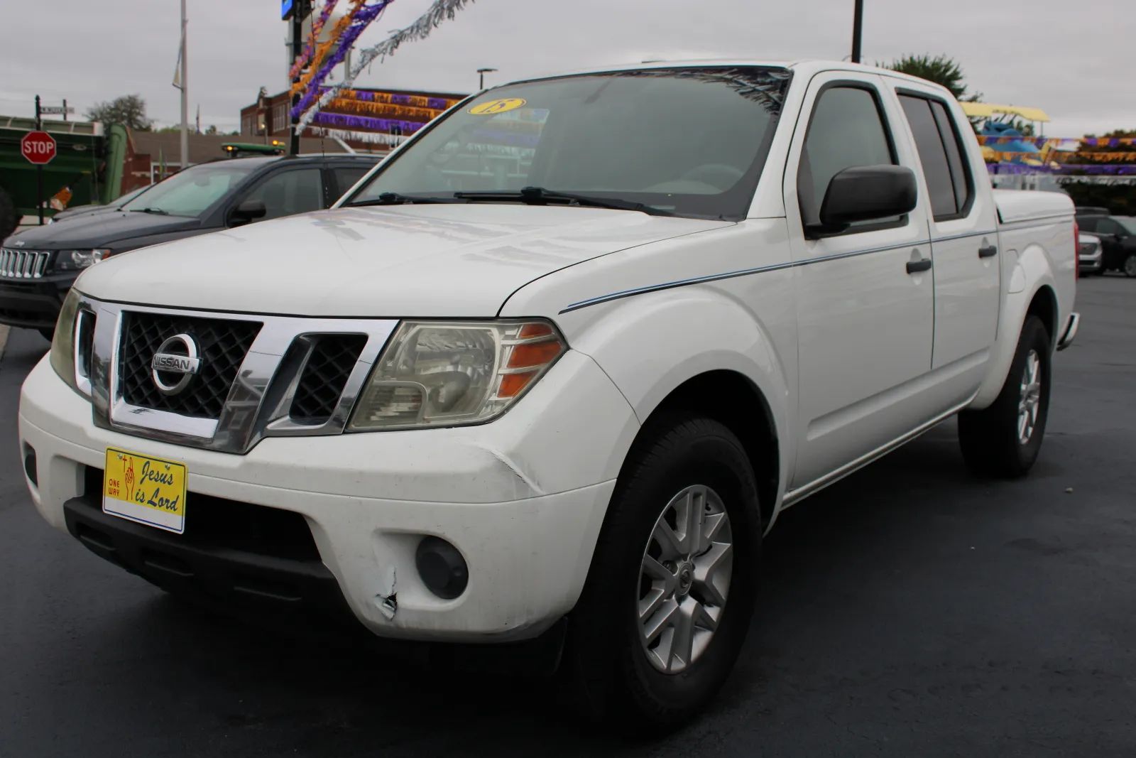 White 2015 Nissan Frontier Pickup Truck 4X2 Manual