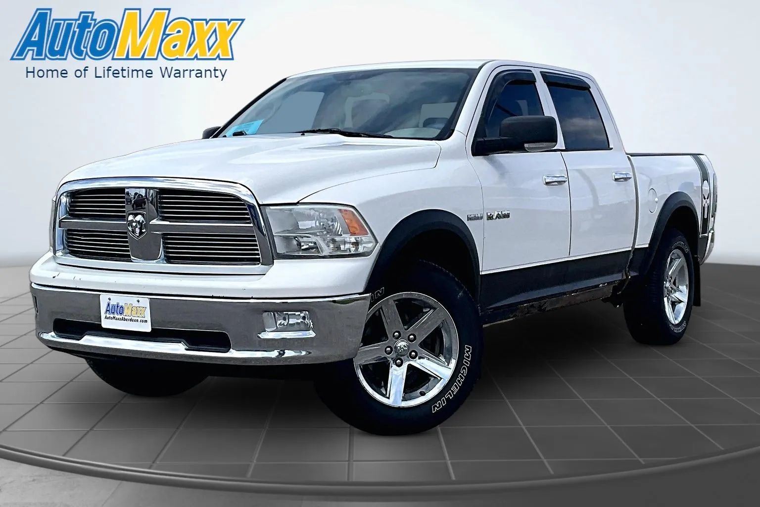 Stone White Clearcoat/Mineral Gray Met CC 2009 Dodge RAM 1500 Pickup Truck Four-Wheel Drive 5-Speed Automatic