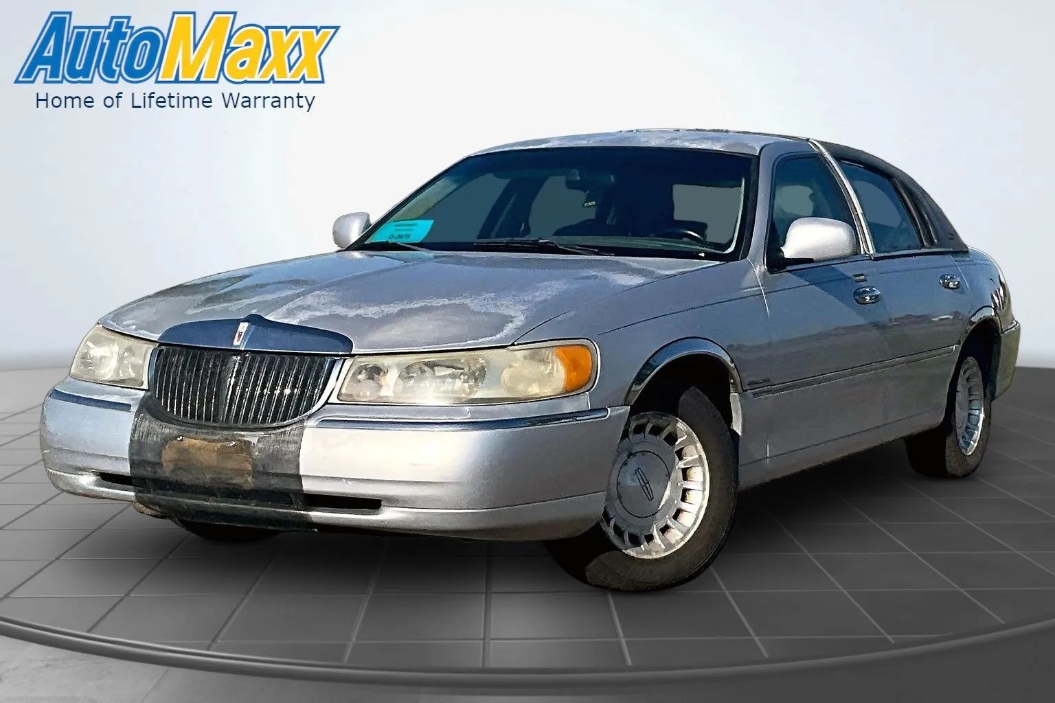 Silver 2000 Lincoln Town Car Sedan Rear-Wheel Drive 4-Speed Automatic Overdrive