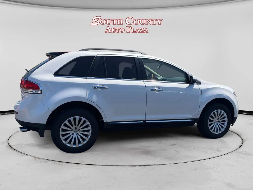View vehicle photo 6