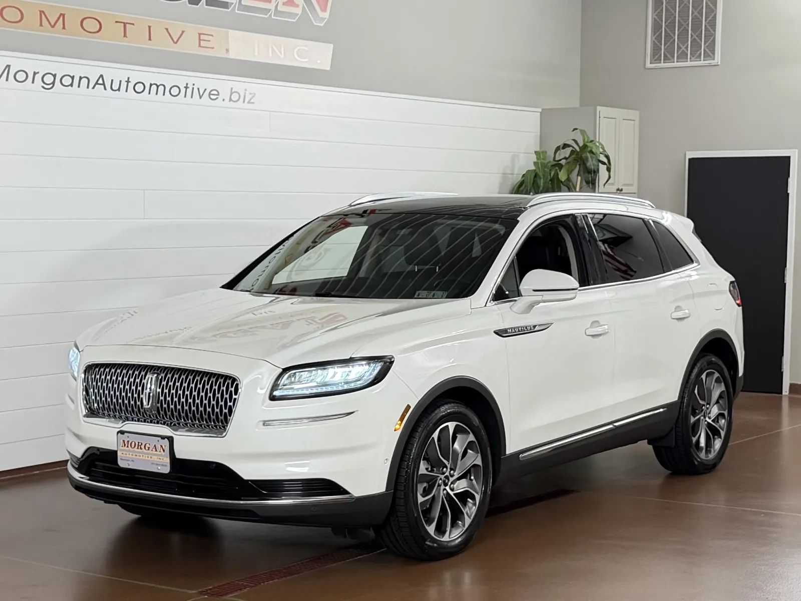 View vehicle photo 7