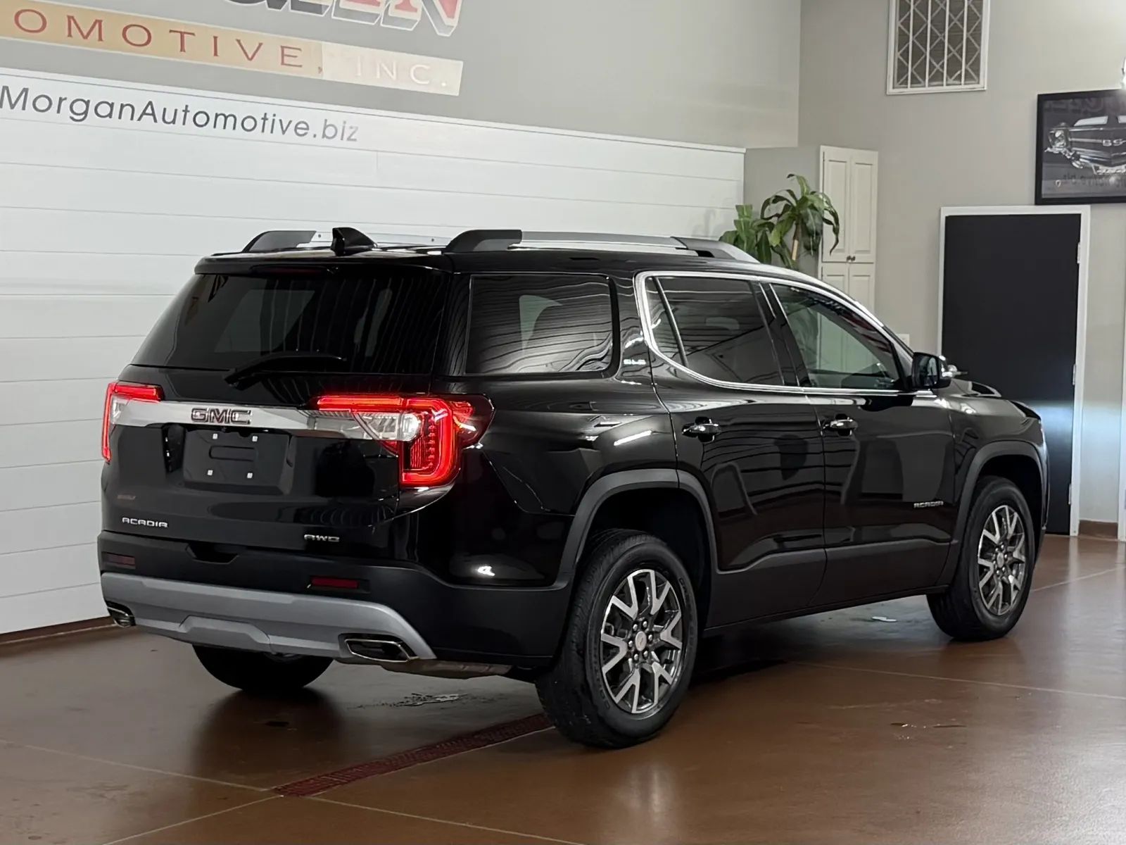 View vehicle photo 3