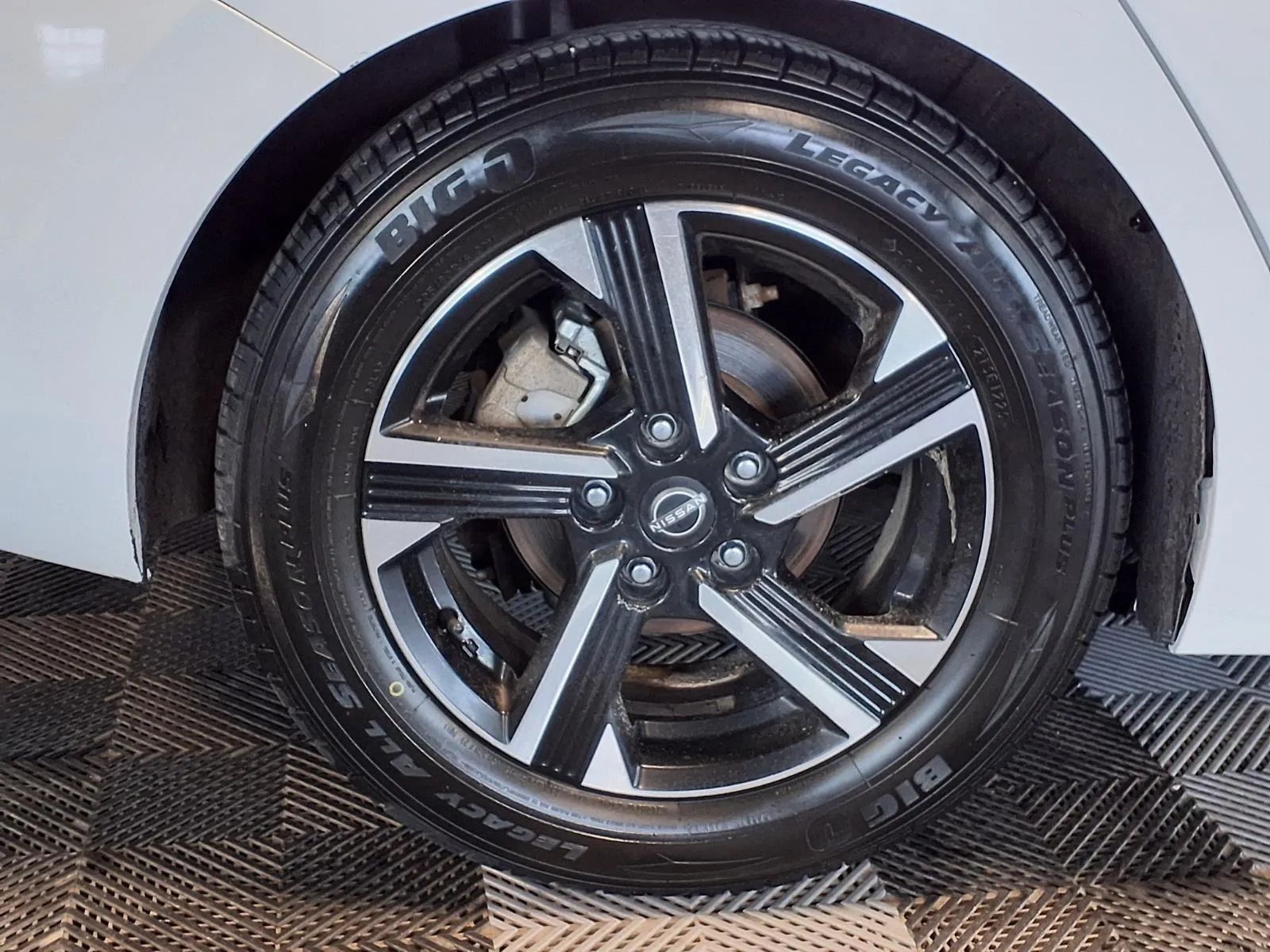 View vehicle photo 7