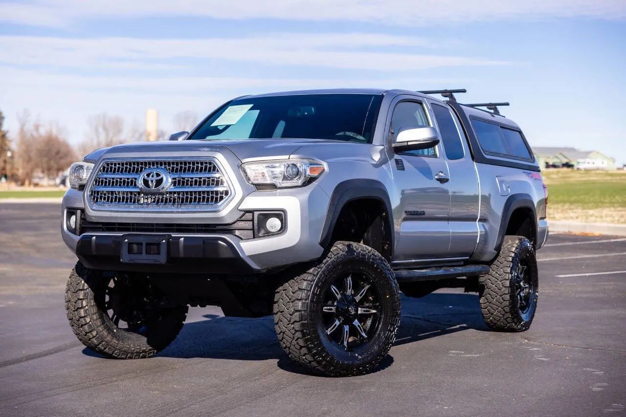 View vehicle photo 2