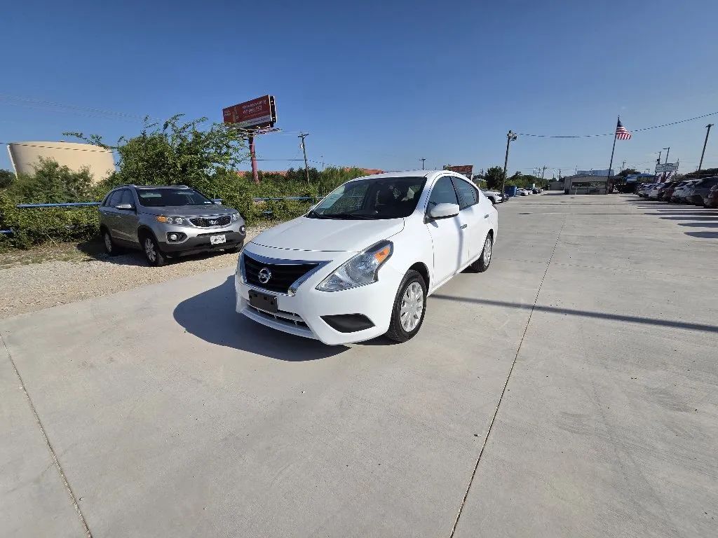 2019 Nissan Versa SV FWD