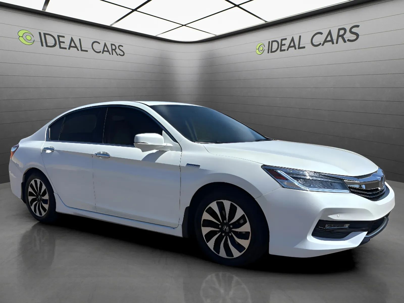View vehicle photo 3