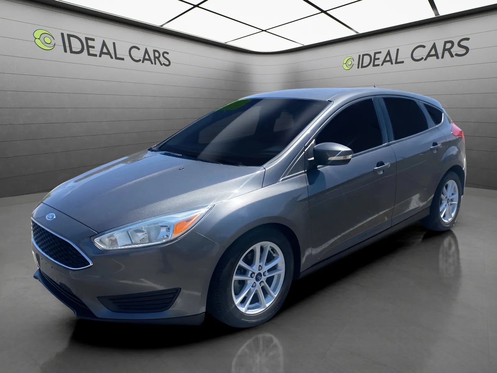 Gray 2015 Ford Focus SE Hatchback Hatchback Front-Wheel Drive