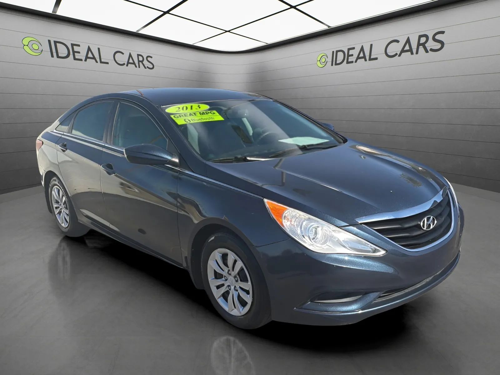 View vehicle photo 3