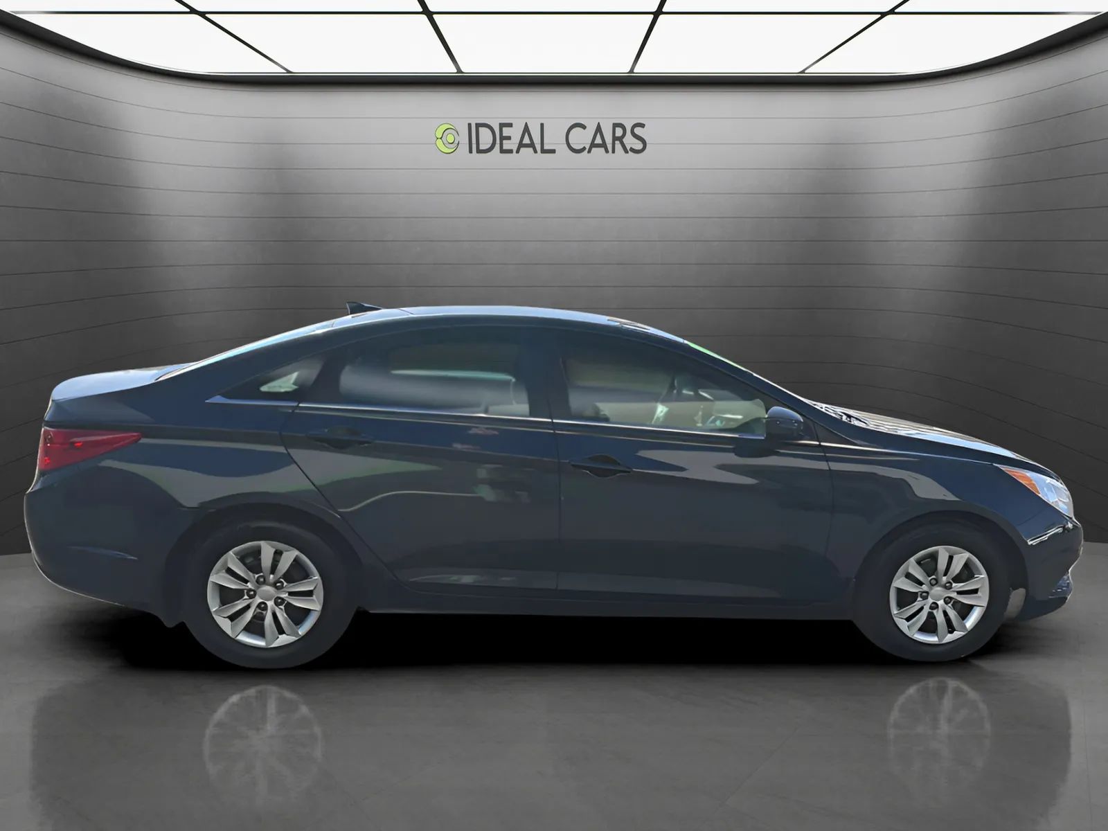 View vehicle photo 4