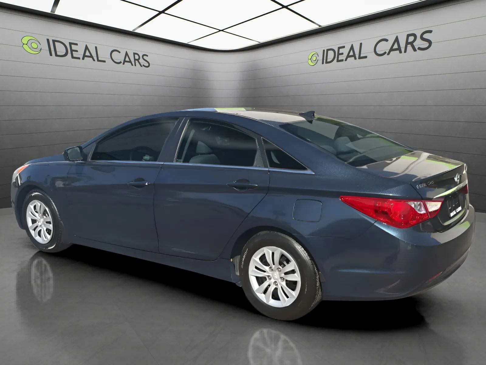 View vehicle photo 7