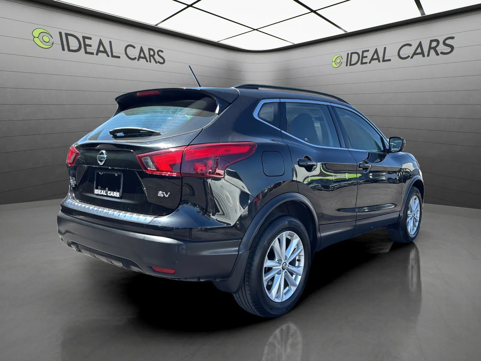 View vehicle photo 5