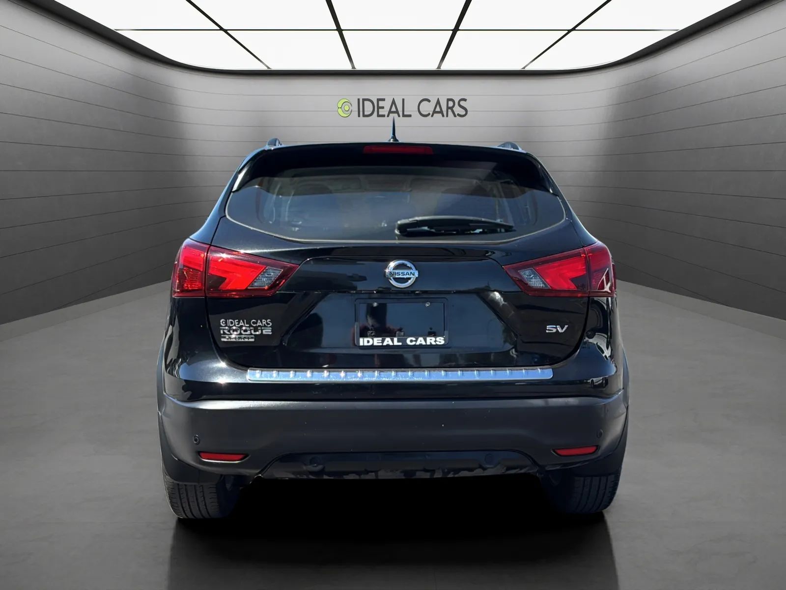 View vehicle photo 4