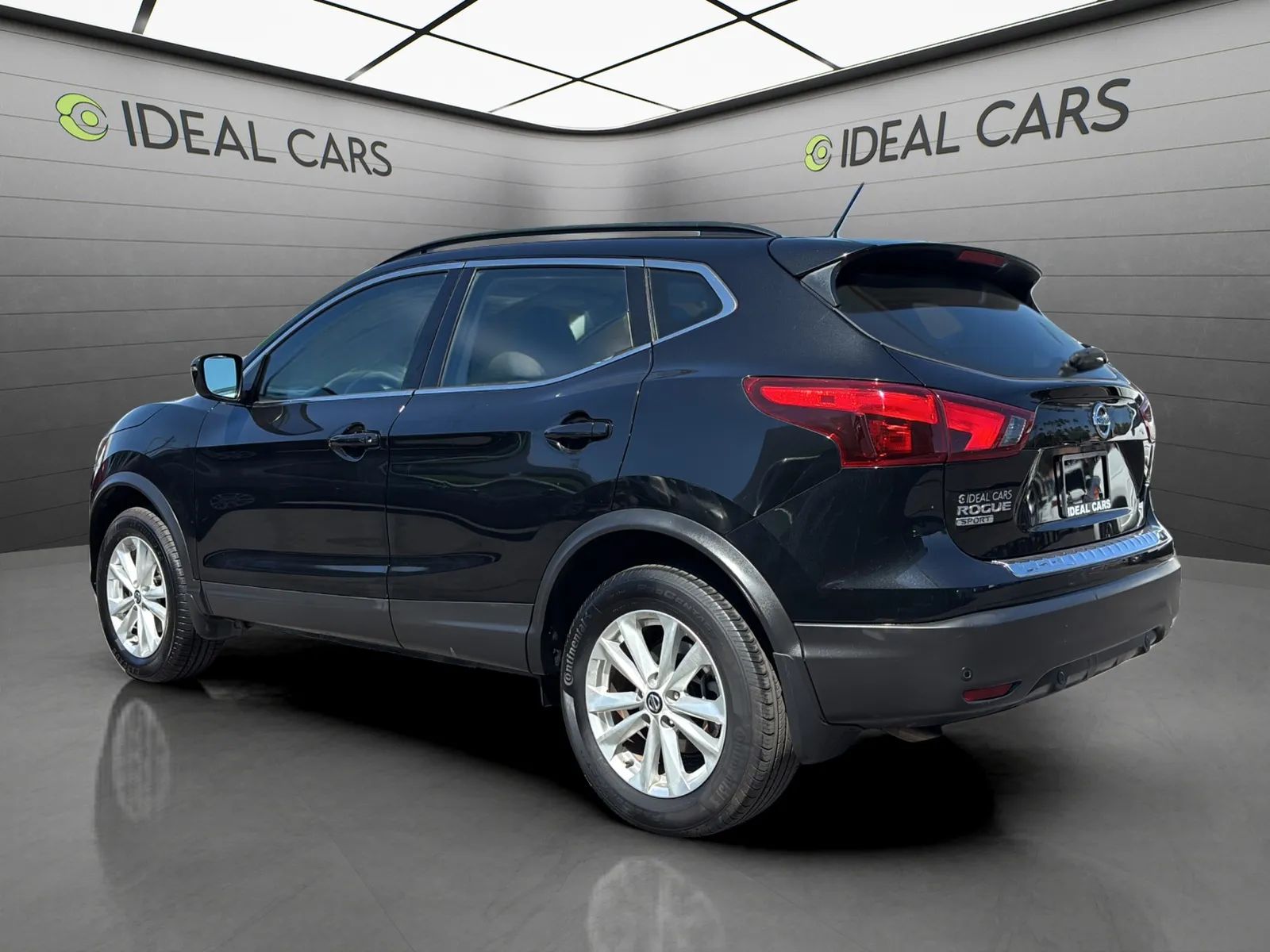 View vehicle photo 3