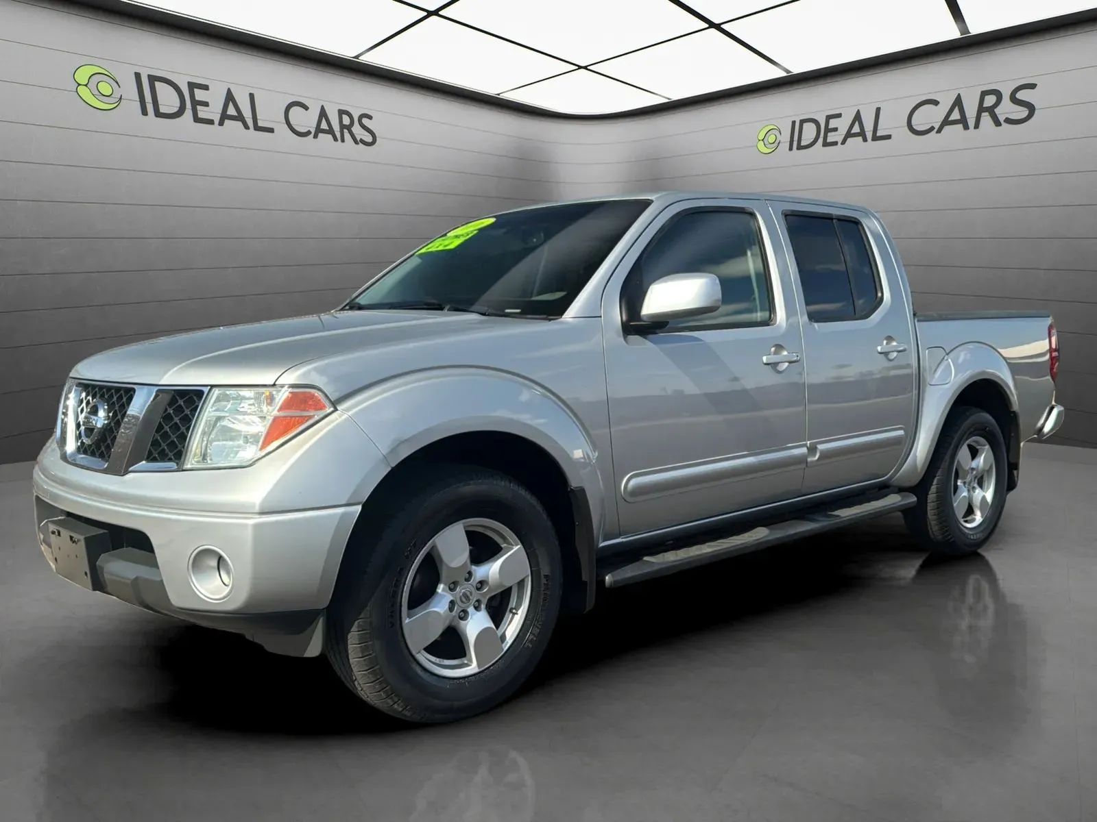 Silver 2006 Nissan Frontier LE 4dr Crew Cab 4WD SB Pickup Truck Four-Wheel Drive