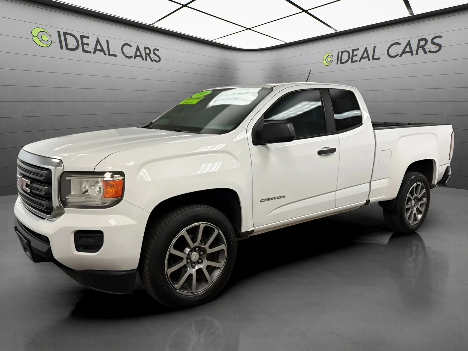 White 2018 GMC Canyon Pickup Truck 4X2 8-Speed Automatic