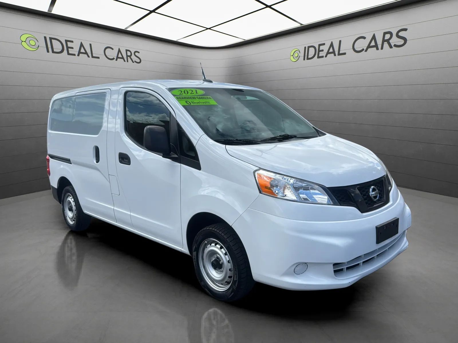 View vehicle photo 3