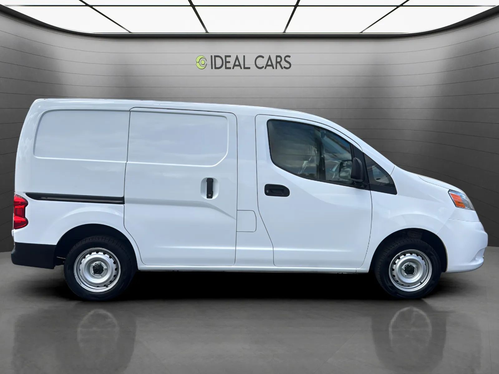 View vehicle photo 4