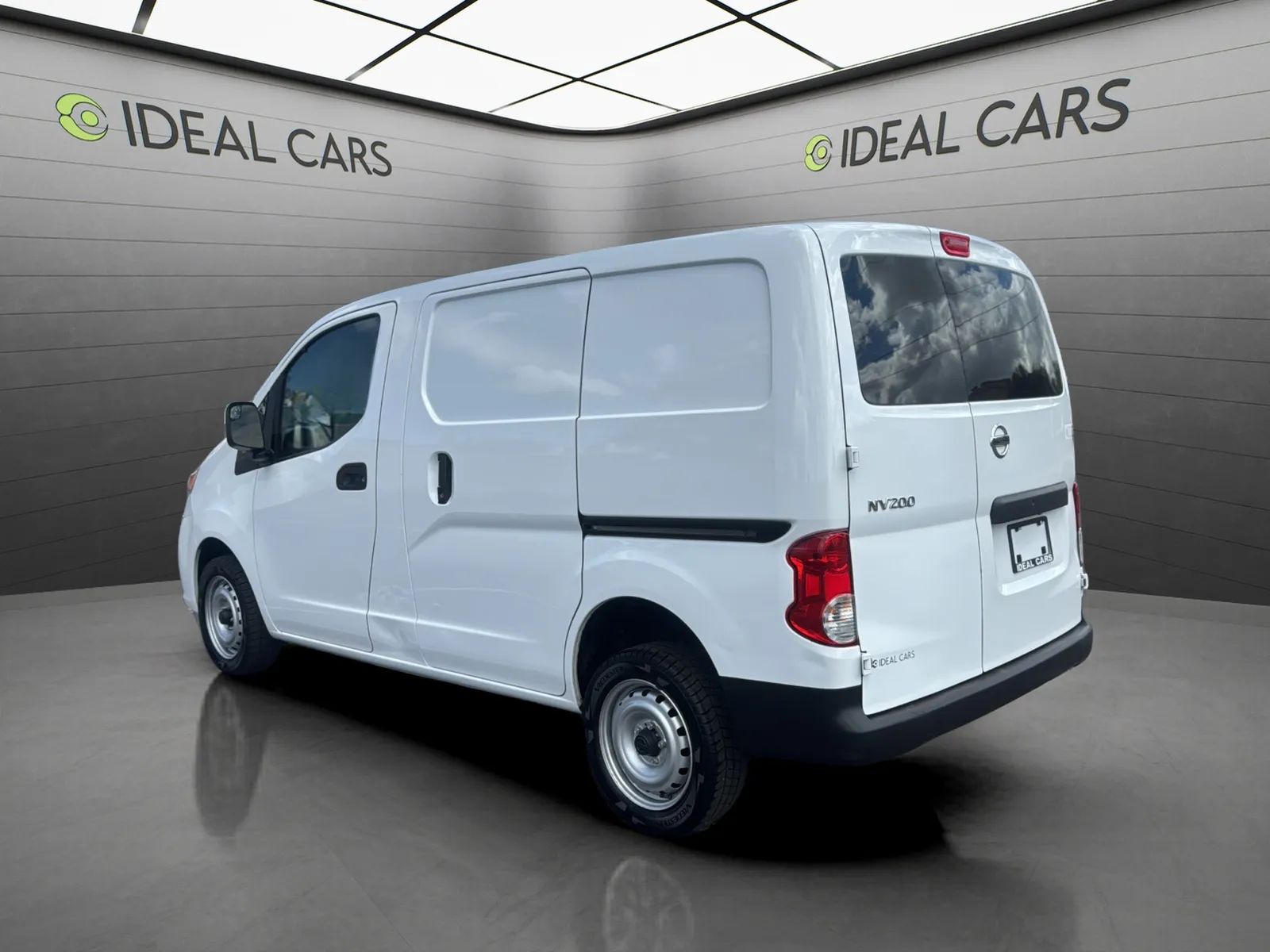 View vehicle photo 7