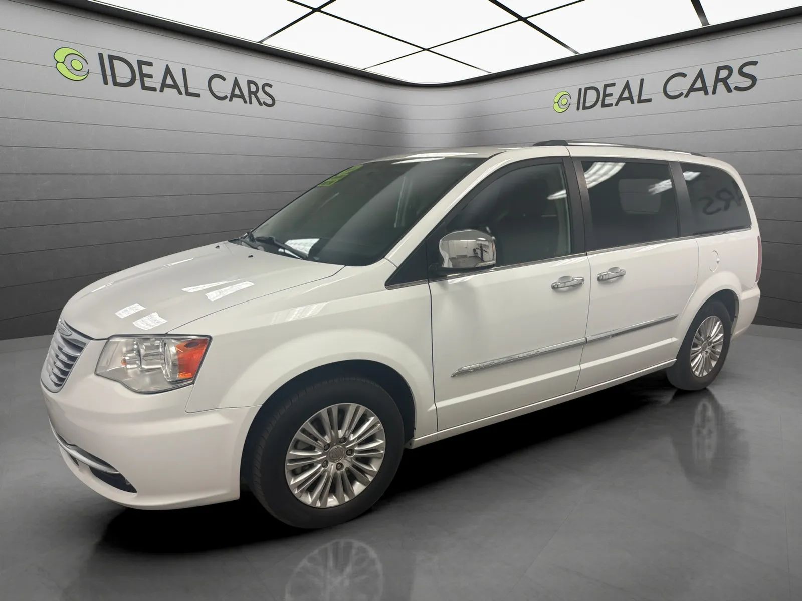 2016 Chrysler Town & Country Limited FWD